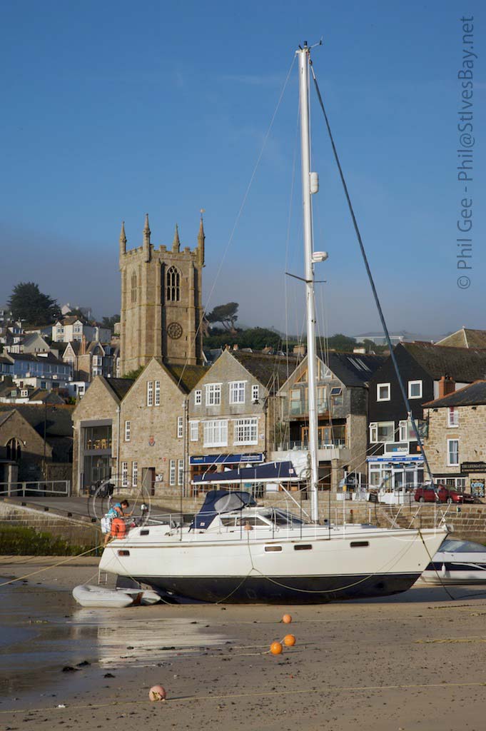St Ives Harbour Visiting Yacht © Phil Gee - Phil@philgee.com